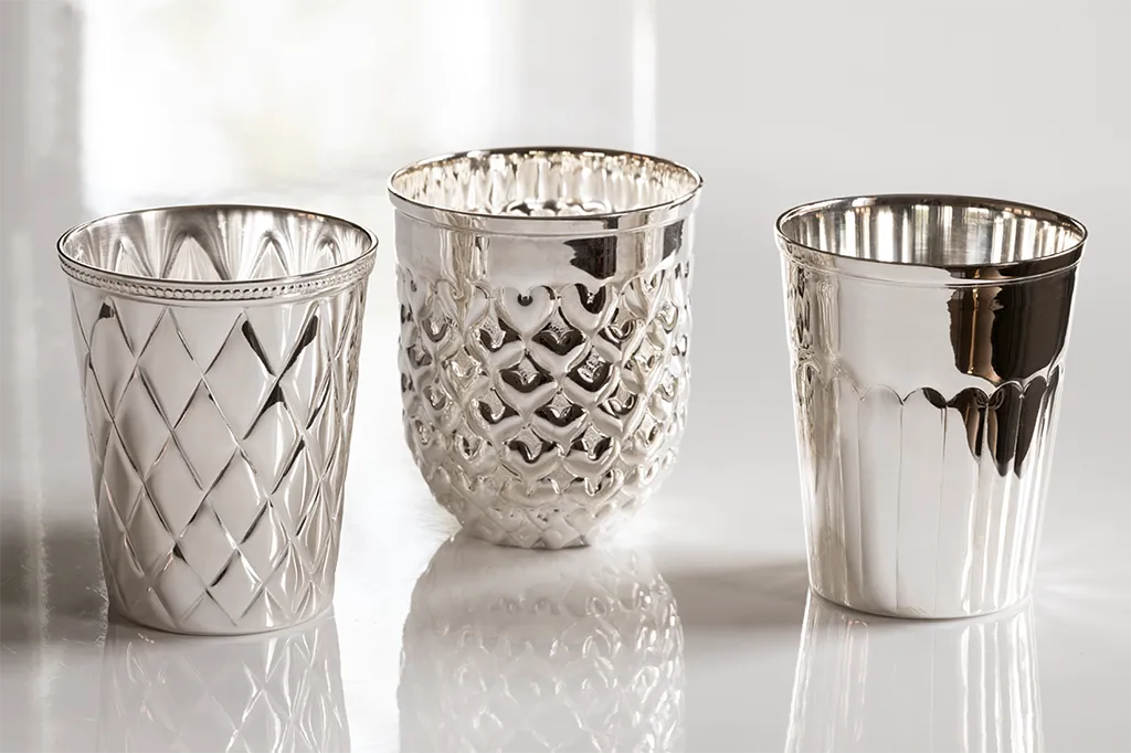 Taufe Geburt - Getriebene Silberbecher